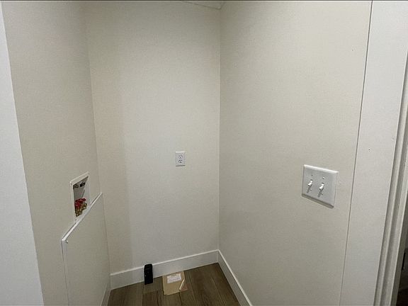 3rd image of 50 Dewitt St
