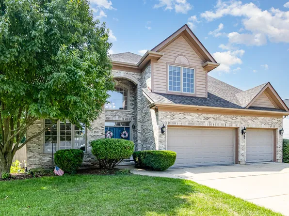 1819 Country Hills Dr, Yorkville, IL 60560