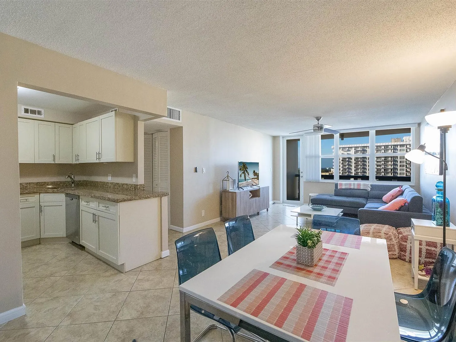 2 bed, 2.0 bath, 1200 sqft, $4,000 — Photo 2