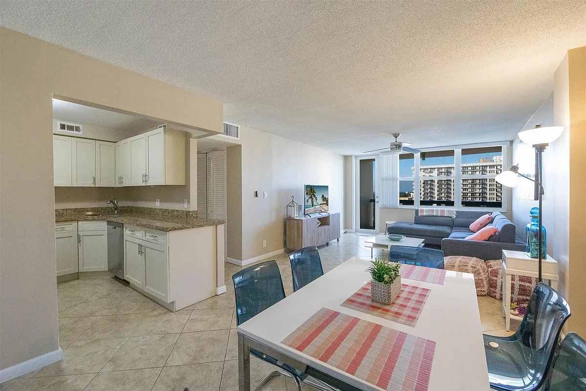 Building Photo - 305 N Pompano Beach Blvd #1403