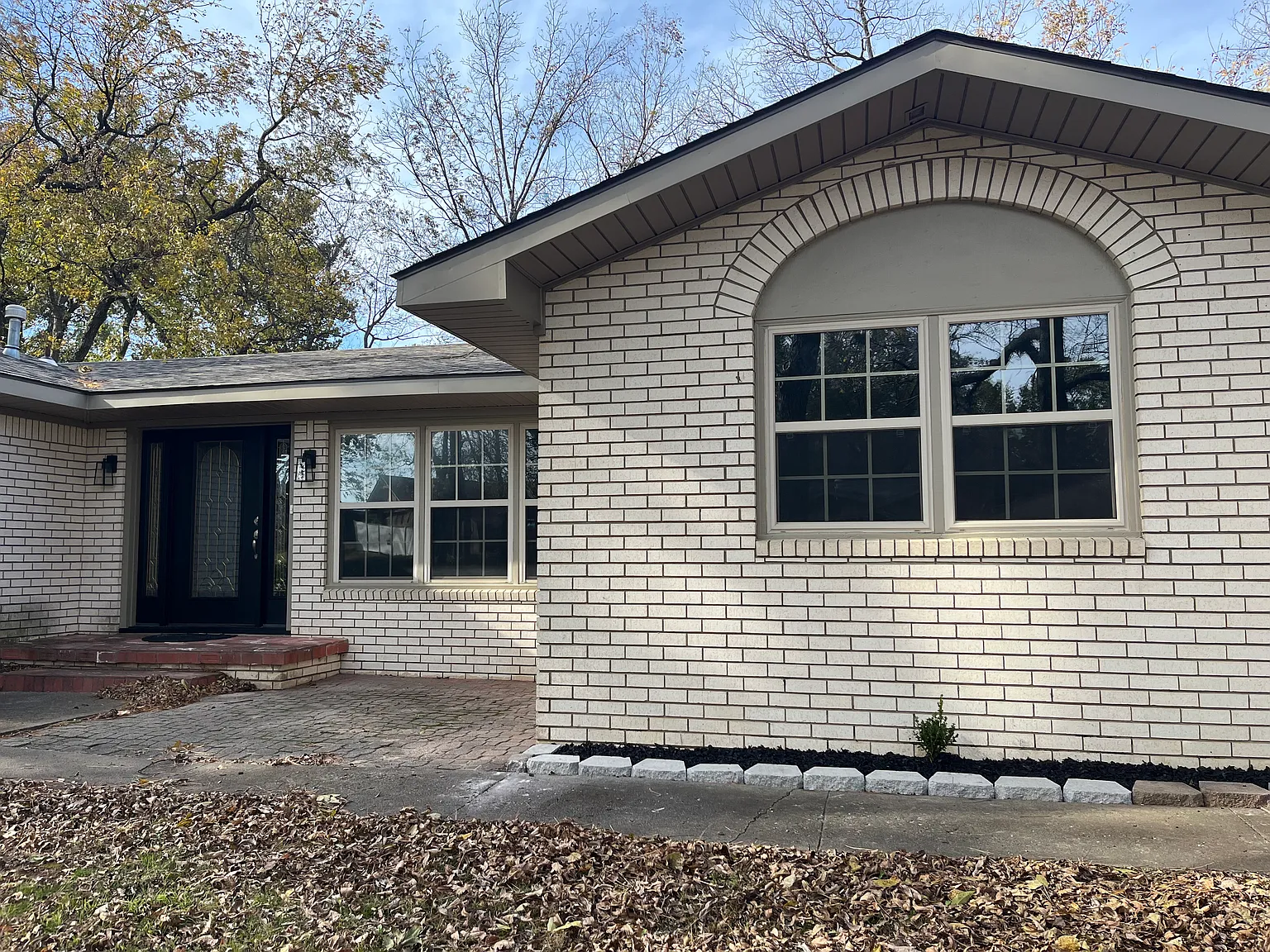 3 bed, 1899 sqft, $2,000 — Photo 2
