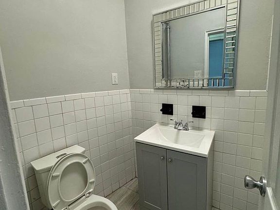 3rd image of 1307 Clay Ave Floor 2