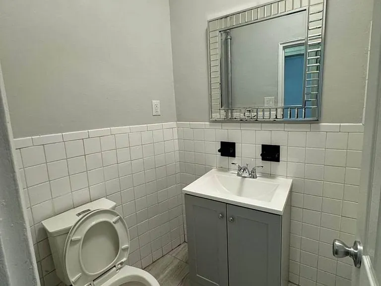 1307 Clay Ave #2 — Photo 3