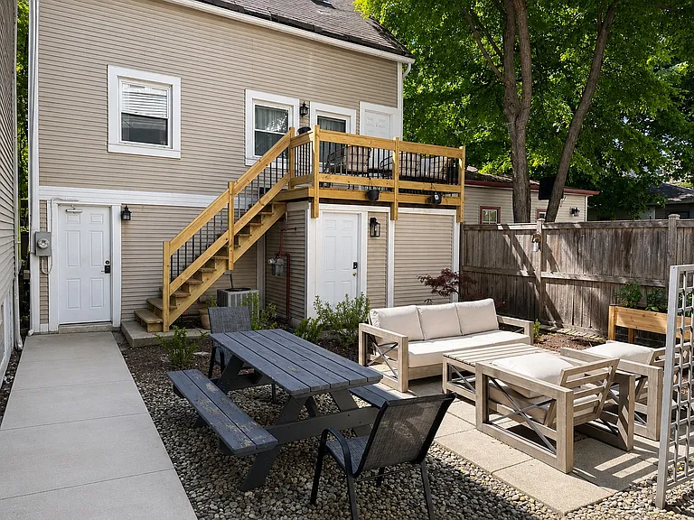 3212 N Clifton Ave #COACHHOUSE — Photo 8