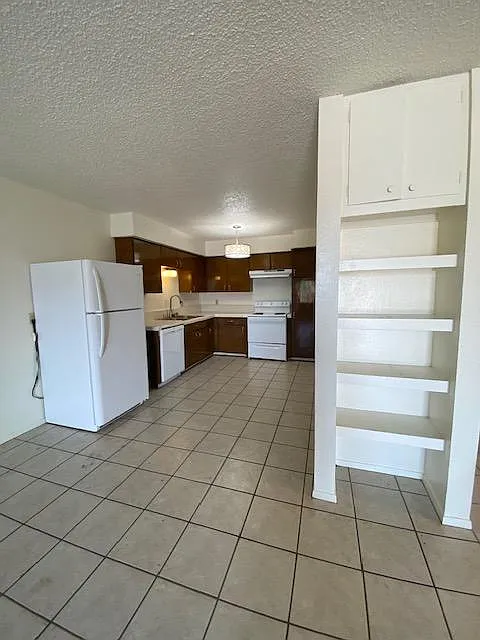 Building Photo - 1226 N Lbj Dr #2