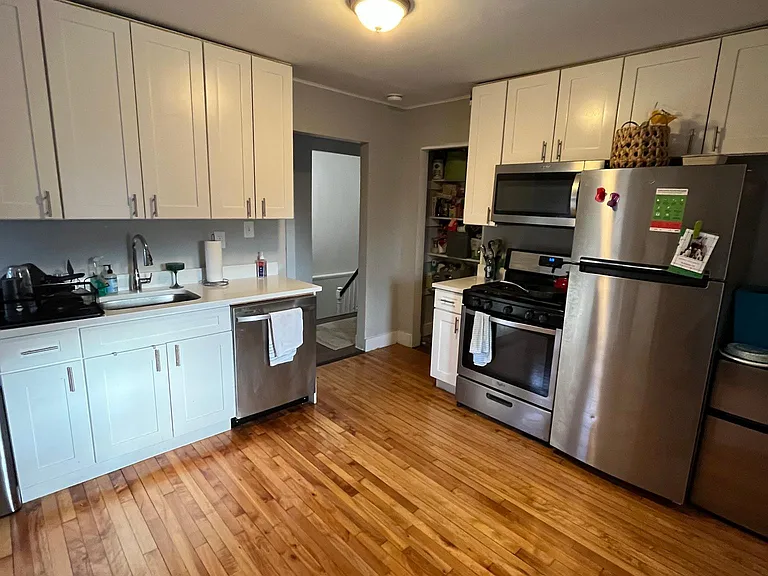 760 E 4th St #2 — Photo 2