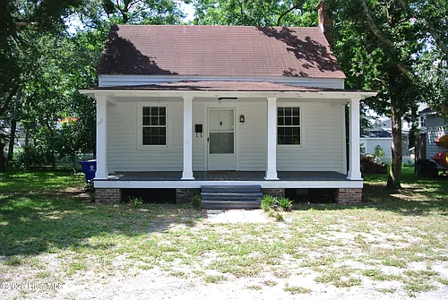 111 Live Oak St Photo 1