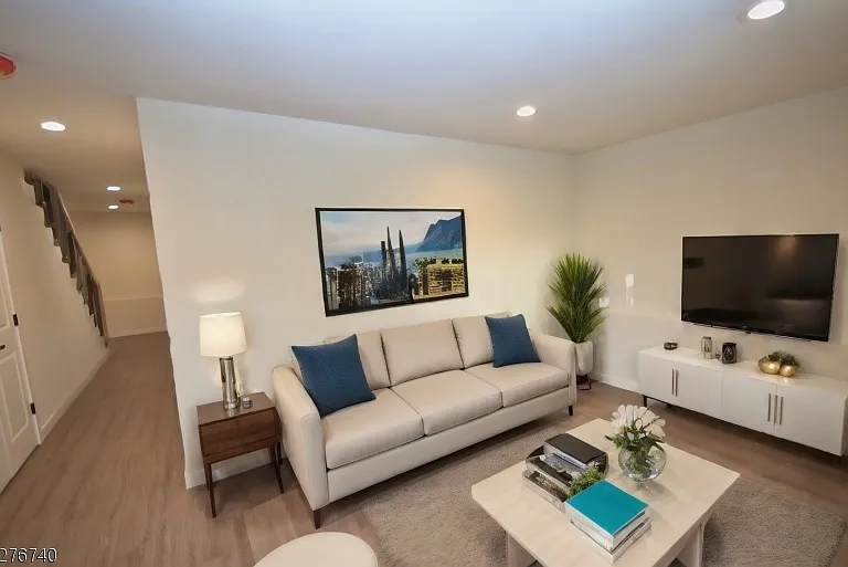 608A Willow Ave — Photo 7