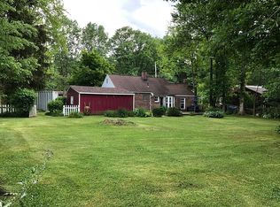 807 Bell Rd, Chagrin Falls, OH 44022