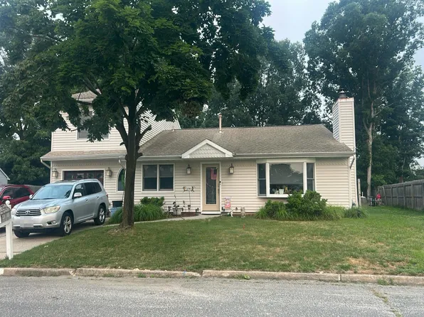 17 Williamsburg Dr, Tinton Falls, NJ 07753