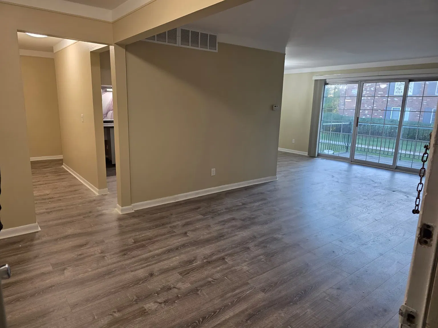 2 bed, 1055 sqft, $1,500 — Photo 2