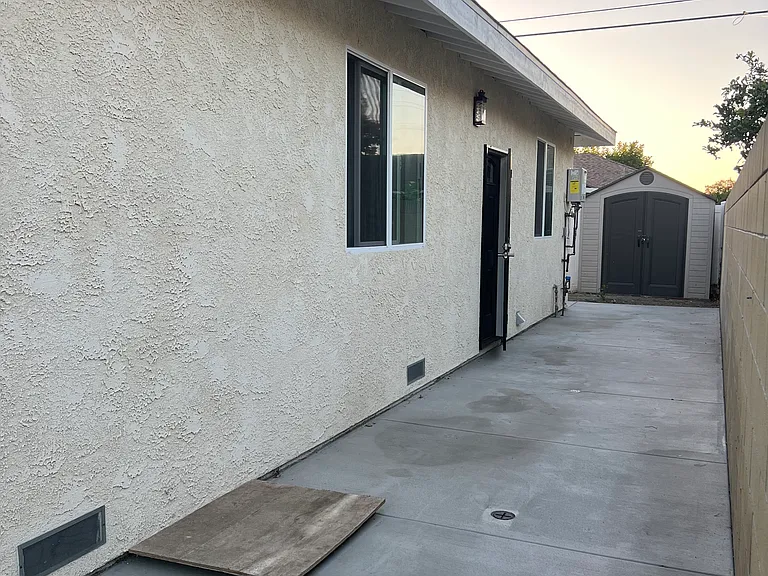 Sunfield Ave — Photo 8