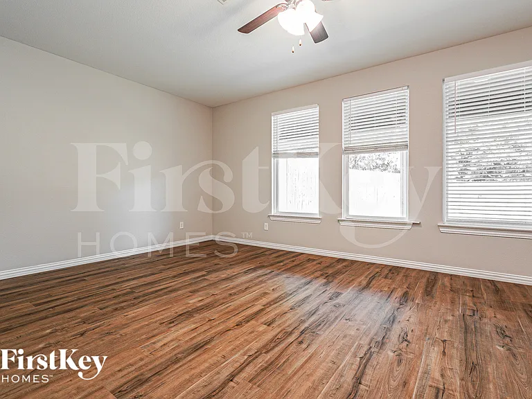 7384 Parkside Place Dr — Photo 3