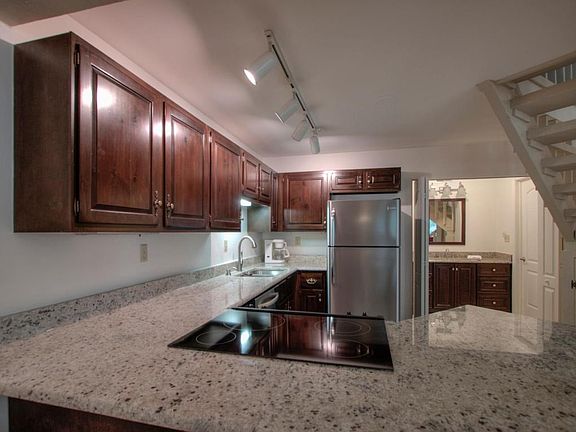 3rd image of 501 Abbey Springs Dr