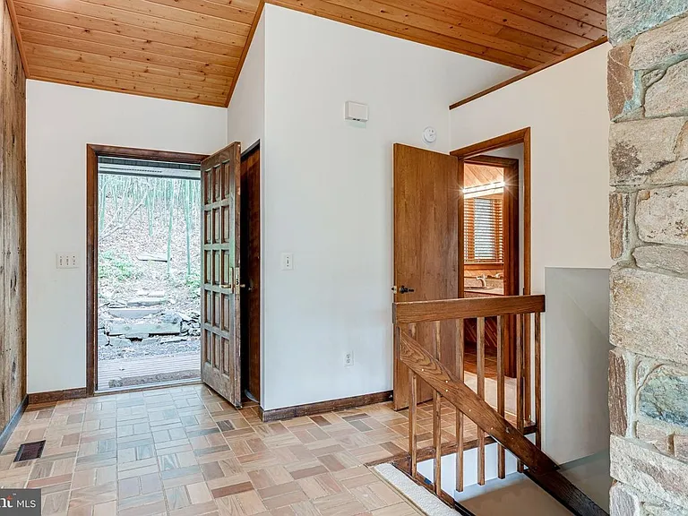 1328 Potomac School Rd — Photo 2