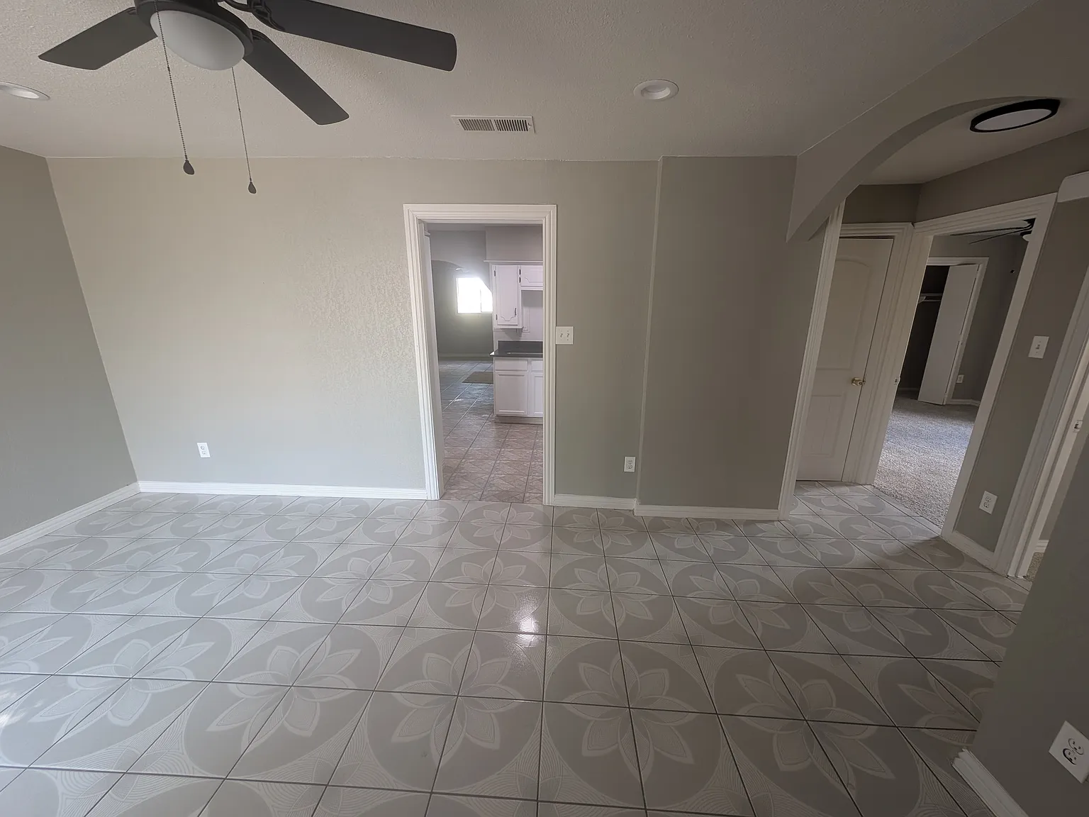 3 bed, 1292 sqft, $2,200 — Photo 4