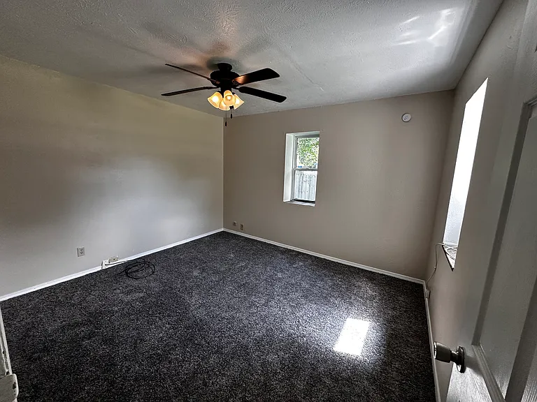 1390 W Jefferson St #A — Photo 8