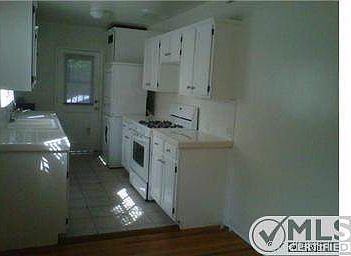 3rd image of 1100 Longwood Pl
