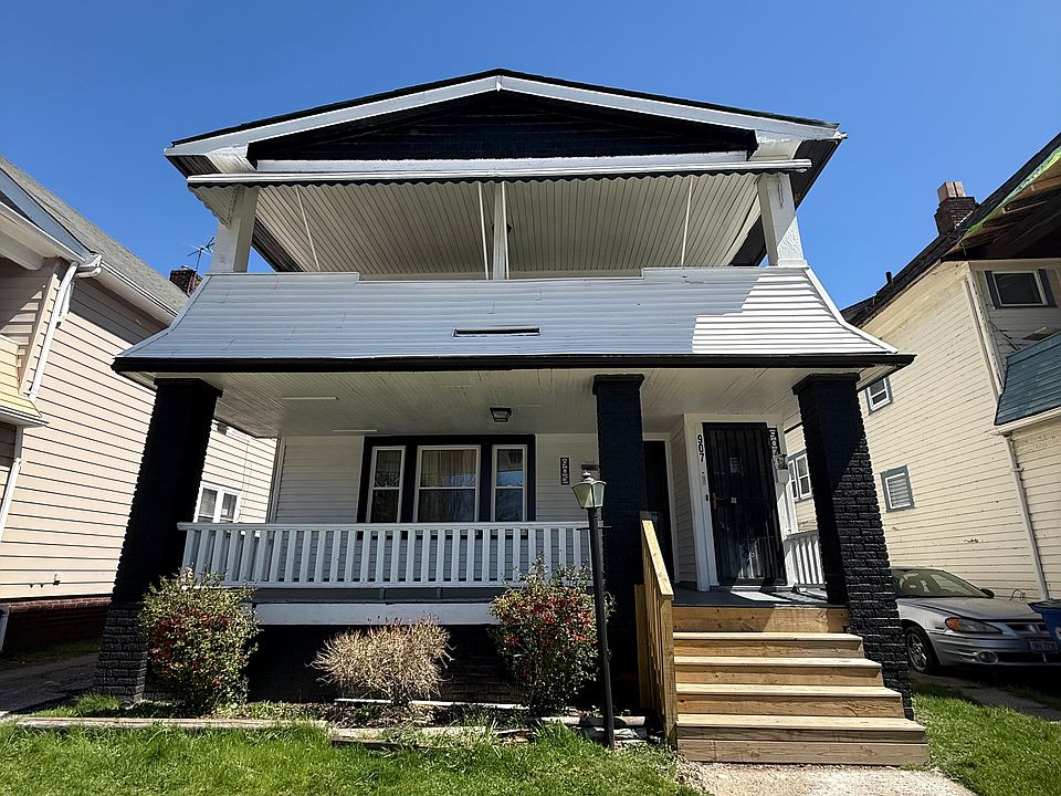 2nd image of 907 E 128th St