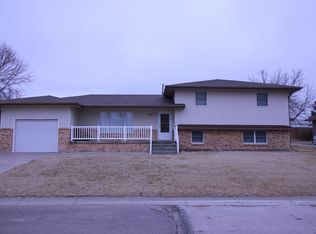 628 Iron St, Victoria, KS 67671
