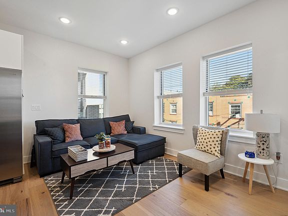 3rd image of 1723 Francis St #3B