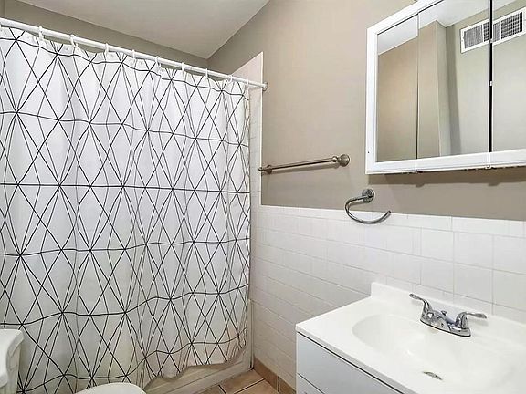 4th image of 2633 Brannon Ave