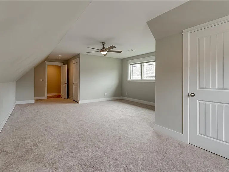 2318 Large Oak Dr — Photo 31