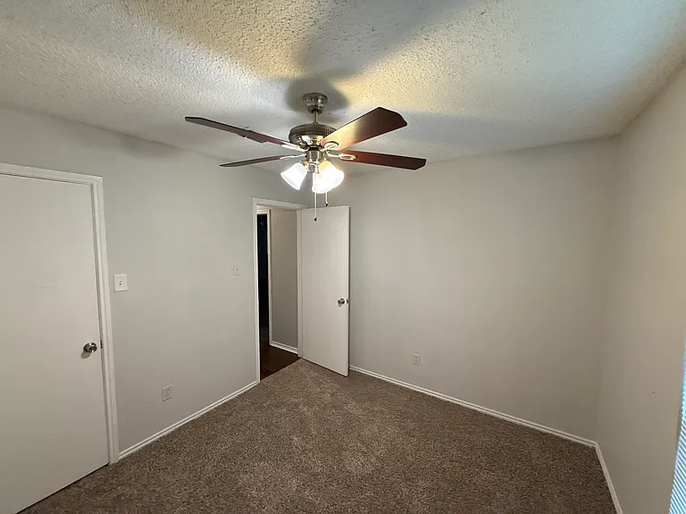 221 Arnold St — Photo 11
