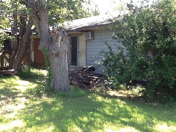 2nd image of 2115 W Oak Grove Pkwy