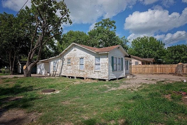 2nd image of 1002 Buena Vista Ave
