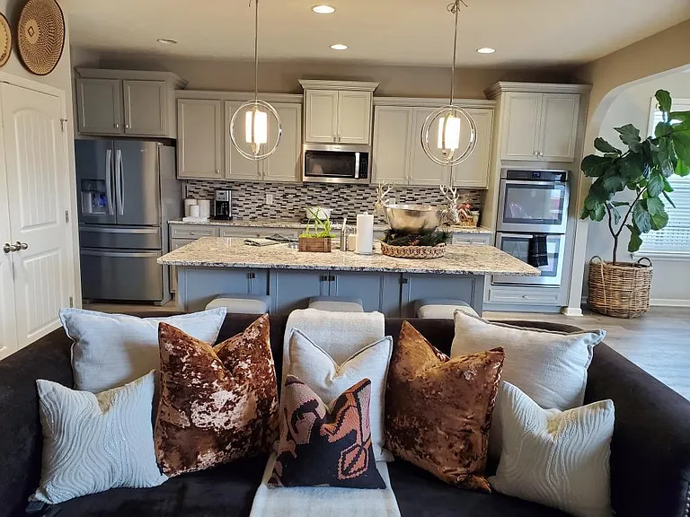 2317 Creekland Dr — Photo 3