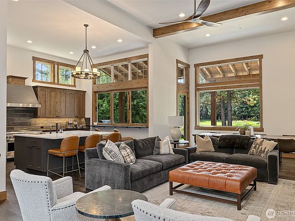 5th image of 291 Ruby King Loop