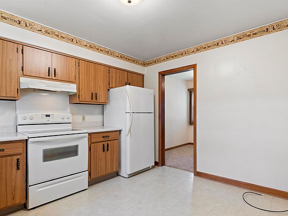 5th image of 417 N Prairie St