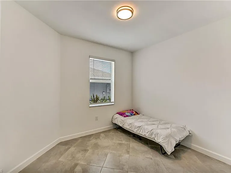 20545 Hazelnut Ct S — Photo 16
