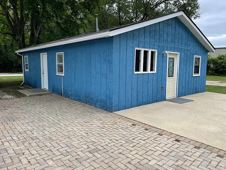 1050 Pershing St — Photo 3
