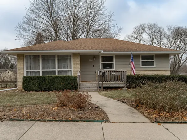 2217 11th Ave NW, Rochester, MN 55901