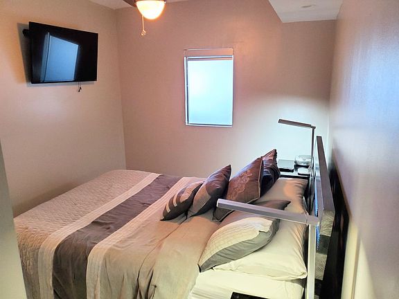 4th image of 5225 Collins Ave #Id1246512p