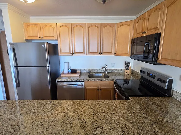 2140 Kuhio Ave #1007 — Photo 5