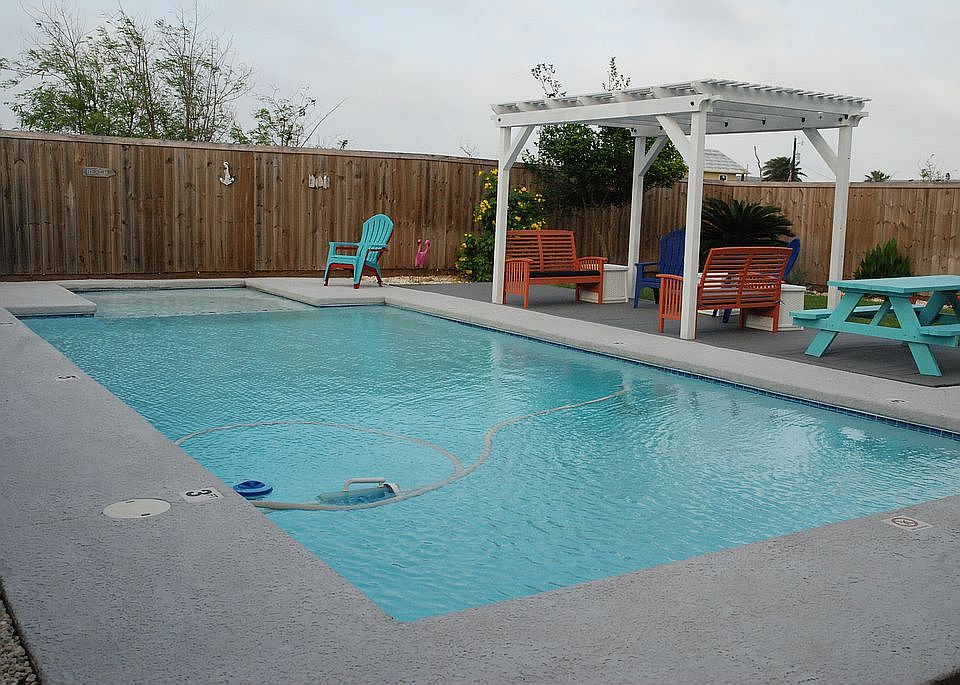1st image of 606 W Avenue A