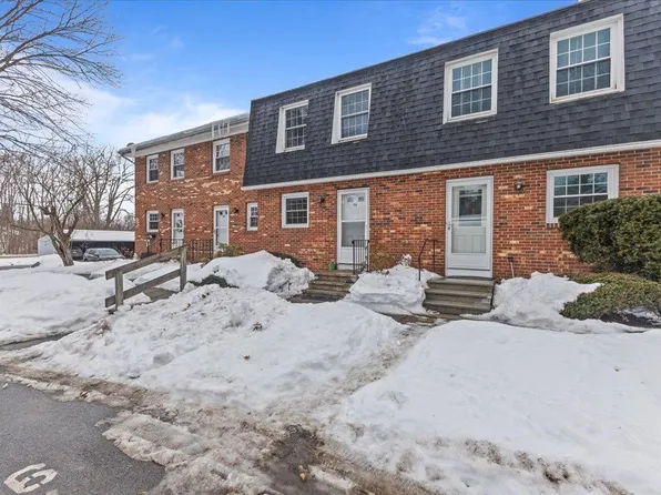 11 Sugartree Lane #G8, Essex Junction, VT 05452