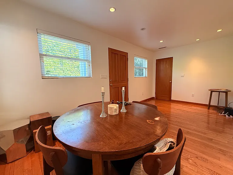 926 California Ave — Photo 3