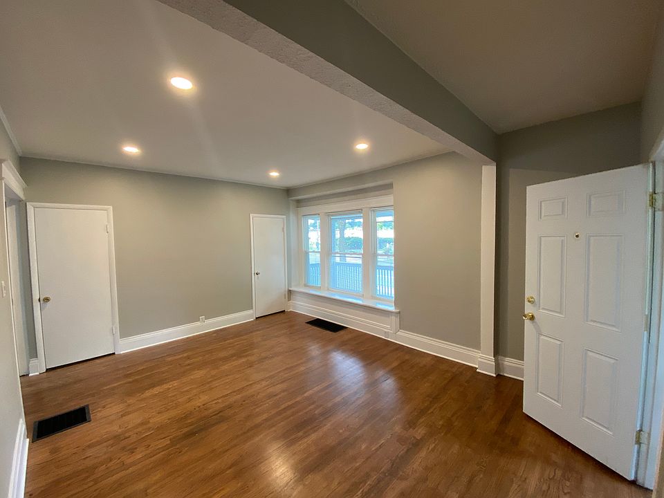 1st image of 304 N Winton Rd
