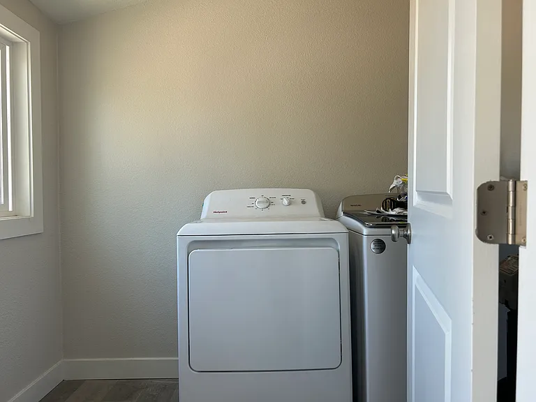 180 N Airport Way — Photo 14