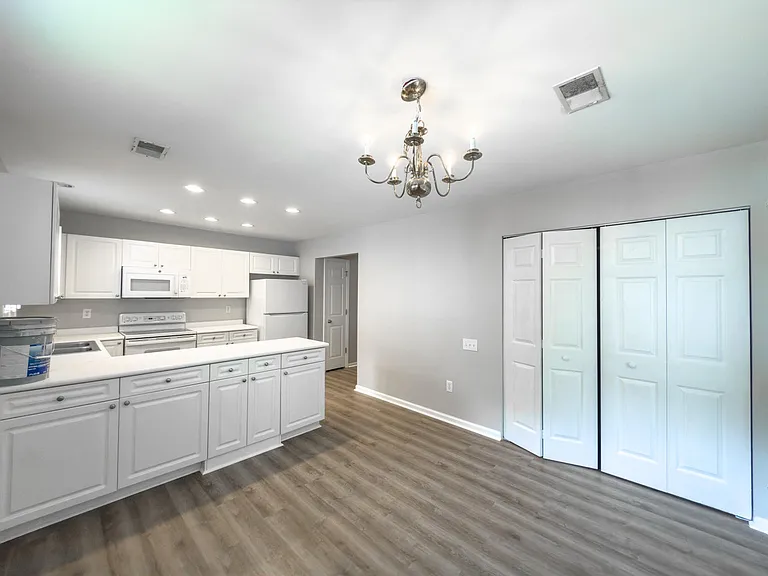 4841 Habersham Ln — Photo 6