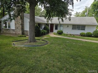 137 Woodridge Rd, Saint Louis, MO 63122
