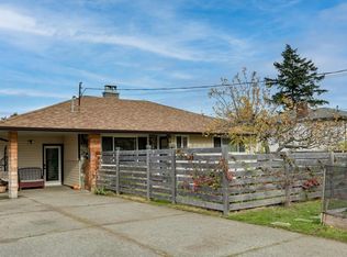 1680 Sheridan Ave, Saanich, BC V8P 3B3