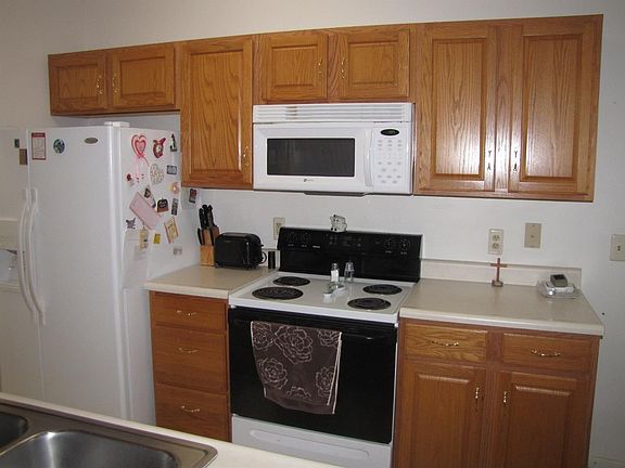 2nd image of 4221 Endeavor Dr Unit 101