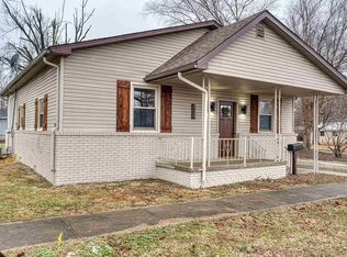 439 S Walnut St, Oakland City, IN 47660