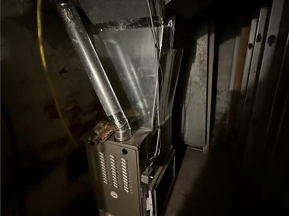 2nd image of 1068 Nela View Rd