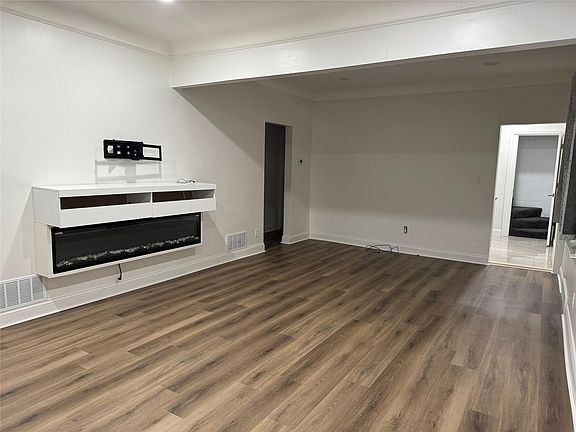 3rd image of 5016 Mead St